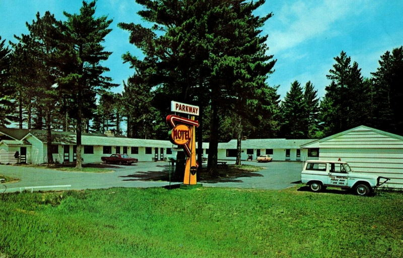 Parkway Motel - Vintage Postcard (newer photo)